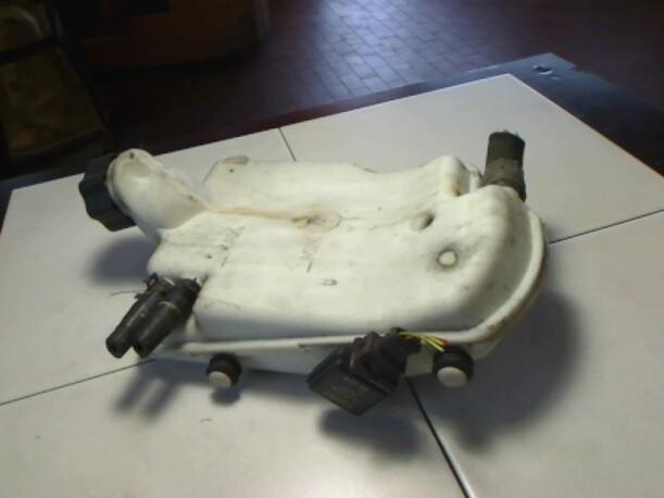 Foto: AUSGLEICHSBEHÄLTER eines Peugeot 206 HDi 90