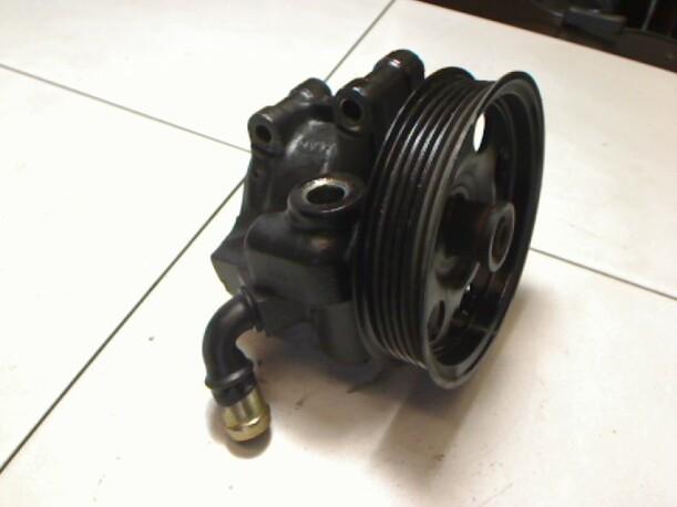 Foto: LENKGETRIEBEPUMPE eines Ford Focus Turnier TDCi