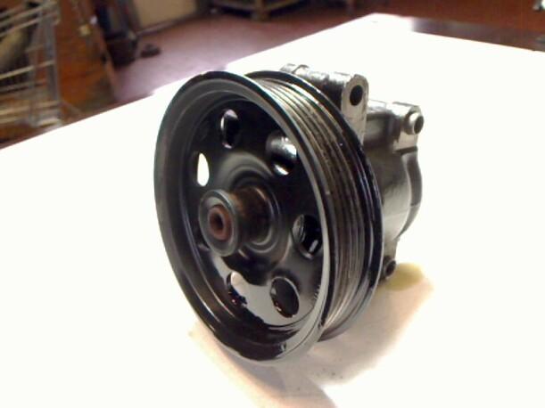 Foto: LENKGETRIEBEPUMPE eines Ford Focus Turnier TDCi