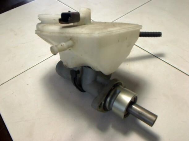 Foto: HAUPTBREMSZYLINDER eines Peugeot 406 Break