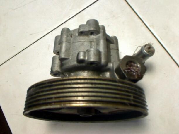 Foto: LENKGETRIEBEPUMPE eines Peugeot 406 Break
