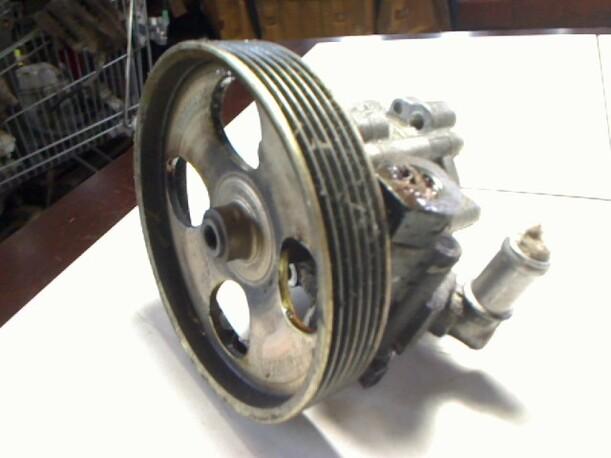 Foto: LENKGETRIEBEPUMPE eines Peugeot 406 Break