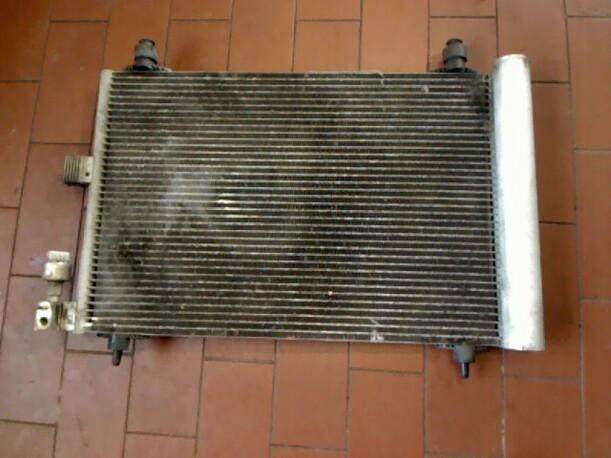 Foto: KONDENSATOR eines Peugeot 406 Break