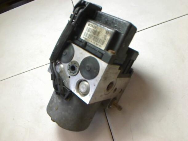 Foto: HAUPTBREMSAGGREGAT ABS eines Renault Clio 1.2