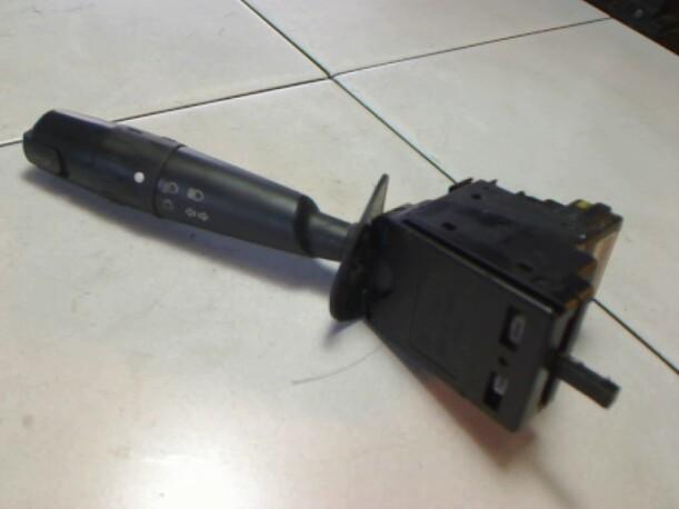 Foto: BLINKSCHALTER/KOMBISCHALTER L eines Peugeot 406