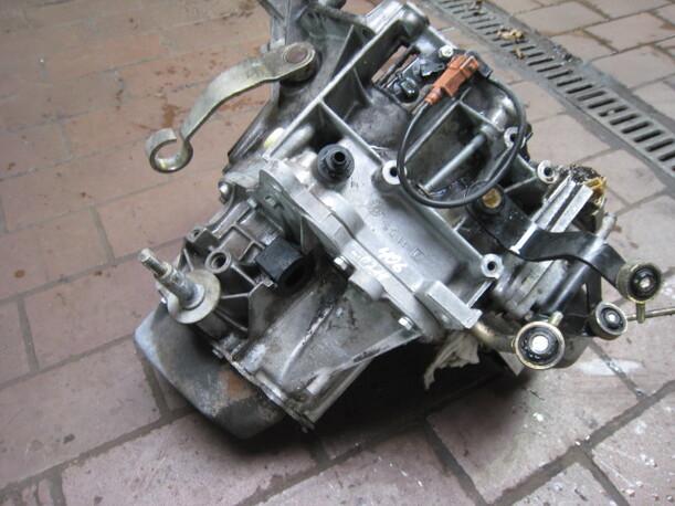 Foto: SCHALTGETRIEBE 5-GANG eines Peugeot 406