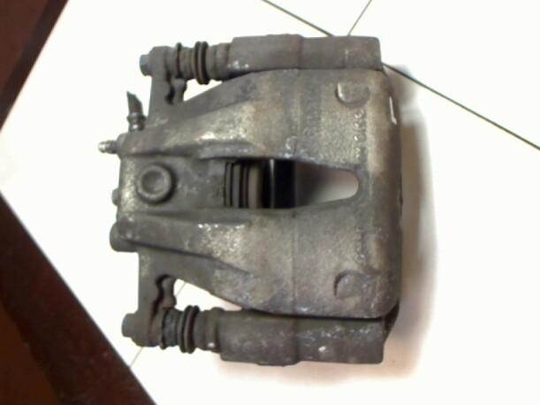 Foto: BREMSSATTEL VORN LINKS eines Opel Combo 1.3 CDTI DPF Easytronic