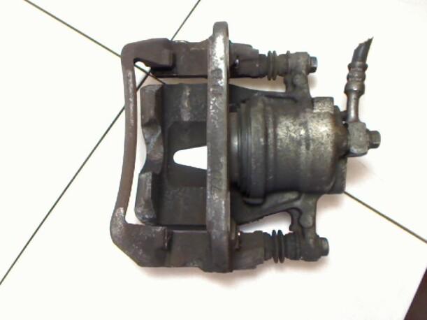 Foto: BREMSSATTEL VORN LINKS eines Opel Combo 1.3 CDTI DPF Easytronic