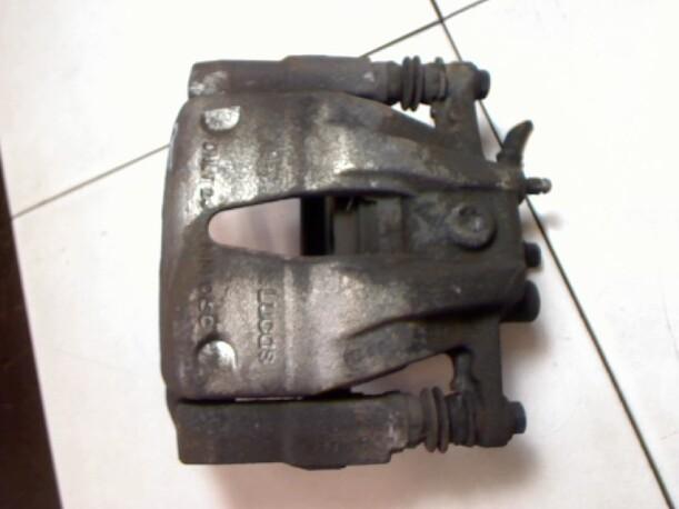 Foto: BREMSSATTEL VORN RECHTS eines Opel Combo 1.3 CDTI DPF Easytronic