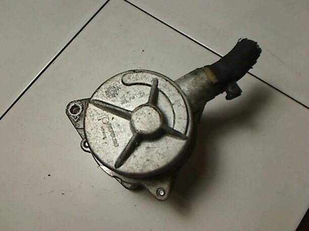 Foto: VAKUUMPUMPE eines Peugeot J 5 1000