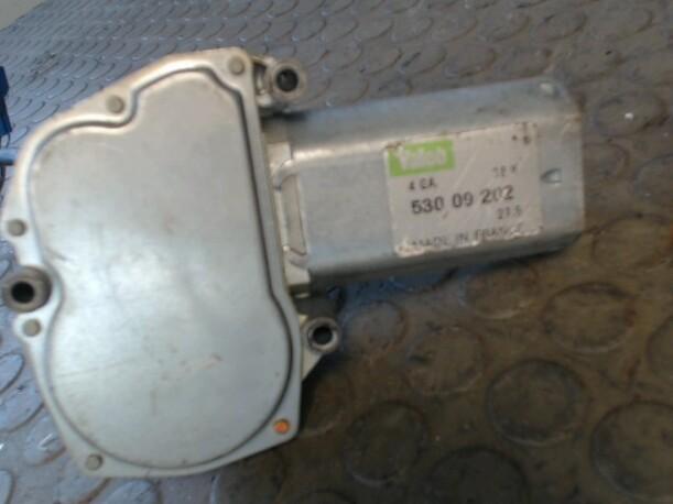Foto: SCHEIBENWISCHERMOTOR HINTEN eines Peugeot 106 GT