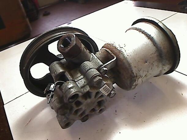 Foto: LENKGETRIEBEPUMPE eines Toyota Yaris 1.0