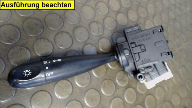 Foto: BLINKSCHALTER/KOMBISCHALTER L eines Toyota Yaris 1.0