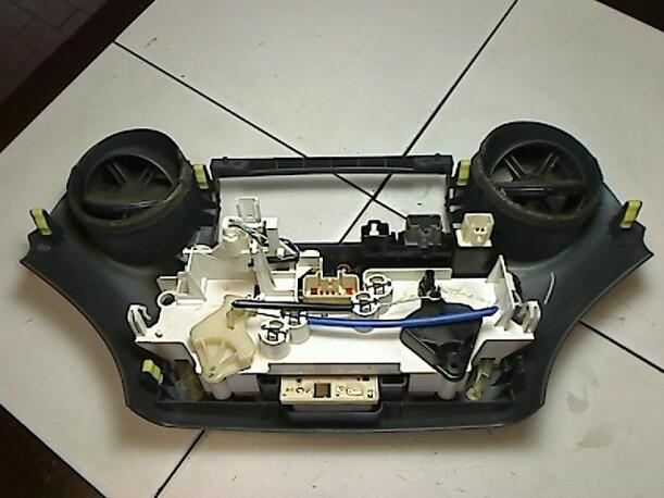 Foto: HEIZUNGSBETÄTIGUNG eines Toyota Yaris 1.0