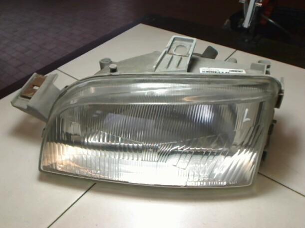 Foto: SCHEINWERFER LINKS eines Fiat Punto 55