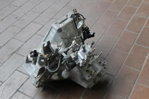 Foto: SCHALTGETRIEBE 5-GANG 64000 km eines Honda Accord 1.8i