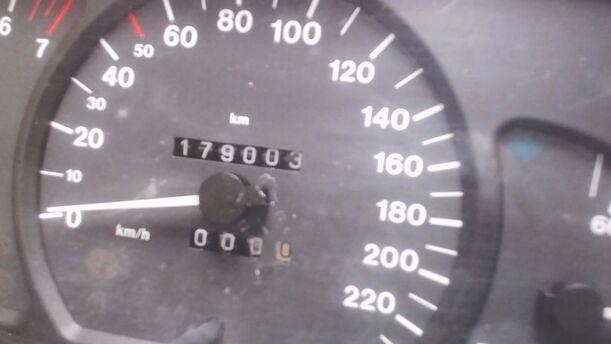 Foto: TACHOEINHEIT eines Opel Omega Caravan 2.0