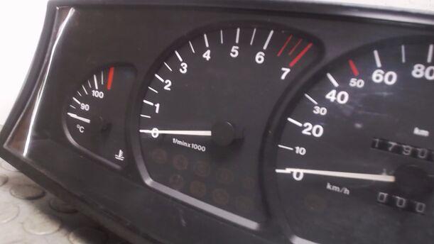 Foto: TACHOEINHEIT eines Opel Omega Caravan 2.0
