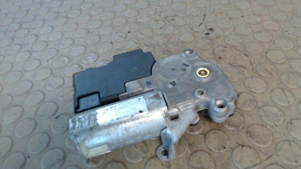 Foto: MOTOR SCHIEBEDACH BOSCH eines Opel Vectra 1.6 EX