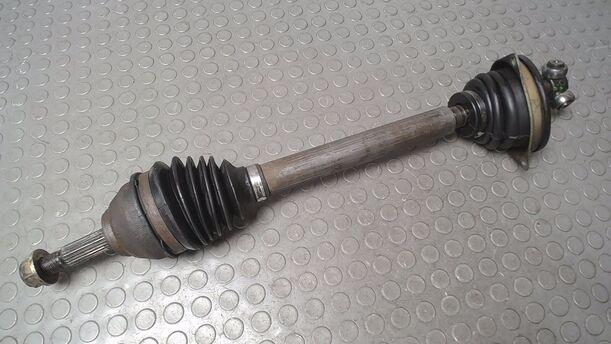Foto: ANTRIEBSWELLE LINKS eines Renault R 21