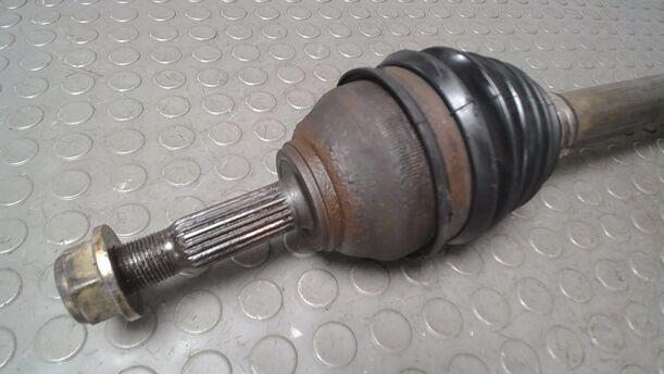Foto: ANTRIEBSWELLE LINKS eines Renault R 21