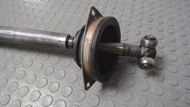 Foto: ANTRIEBSWELLE LINKS eines Renault R 21