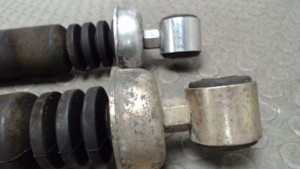 Foto: STOSSDÄMPFERPAAR HINTEN eines Renault R 21