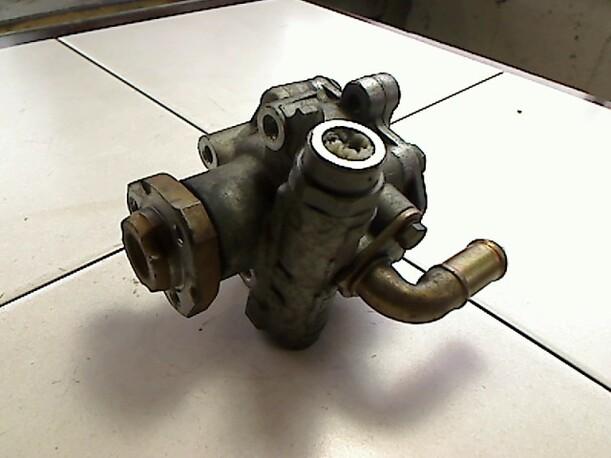 Foto: LENKGETRIEBEPUMPE eines VW Golf 1.6 Combispace