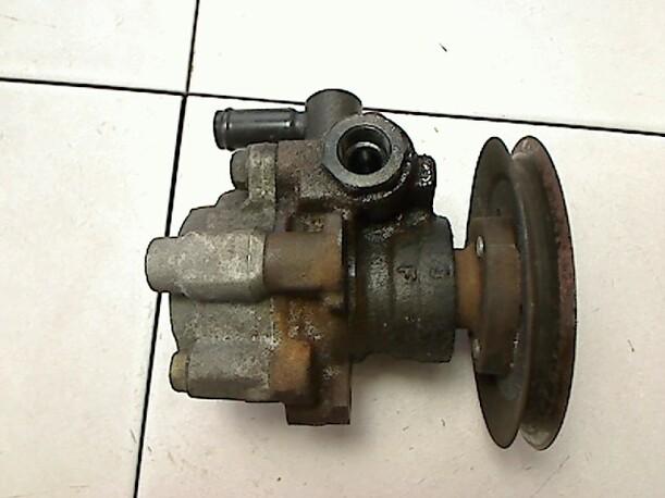 Foto: LENKGETRIEBEPUMPE eines VW Passat Variant 1.8 Combispace