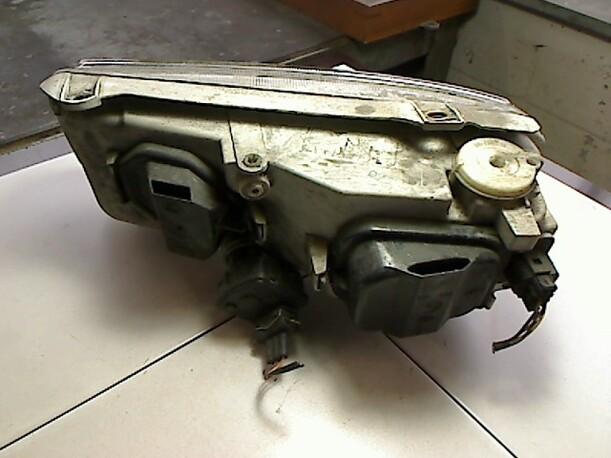 Foto: SCHEINWERFER RECHTS eines VW Passat Variant 1.8 Combispace