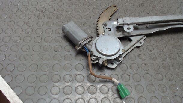 Foto: FENSTERHEBER ELEKTR. VORN RECHTS eines Subaru Legacy Station 4WD Combispace