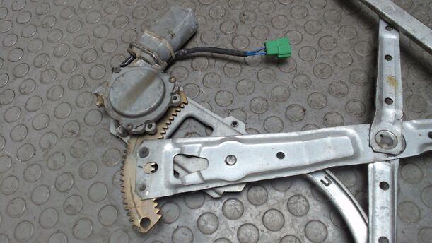 Foto: FENSTERHEBER ELEKTR. HINTEN LINKS eines Subaru Legacy Station 4WD Combispace