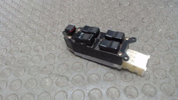 Foto: FENSTERHEBERSCHALTER eines Subaru Legacy Station 4WD Combispace