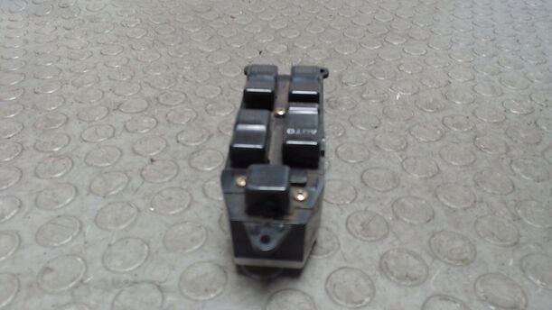 Foto: FENSTERHEBERSCHALTER eines Subaru Legacy Station 4WD Combispace