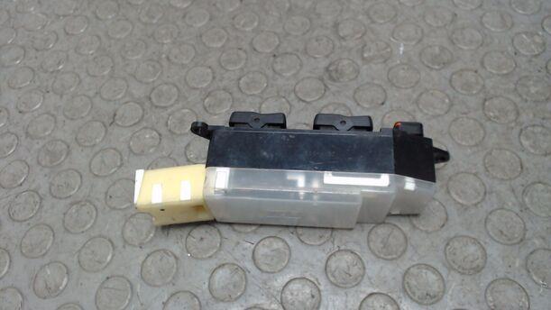 Foto: FENSTERHEBERSCHALTER eines Subaru Legacy Station 4WD Combispace