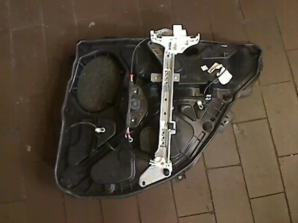 Foto: FENSTERHEBER MECHANISCH HINTEN LINKS (4/5-TÜRER) eines Ford Fiesta 1.3 Combispace