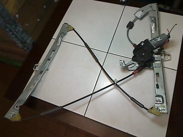 Foto: FENSTERHEBER ELEKTR. VORN RECHTS (4/5-Türer) eines Peugeot 206 75 Combispace