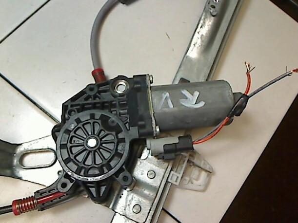 Foto: FENSTERHEBER ELEKTR. VORN RECHTS (4/5-Türer) eines Peugeot 206 75 Combispace