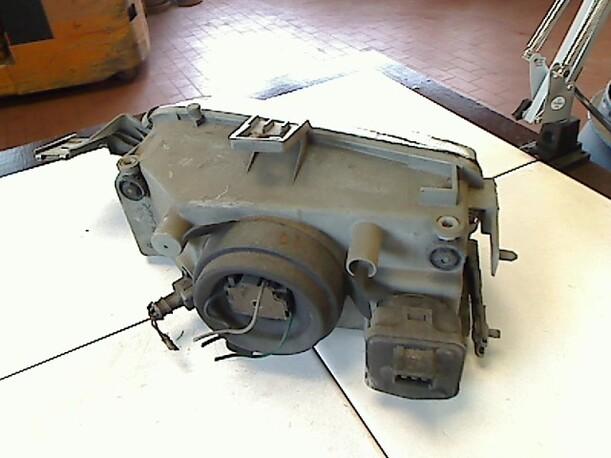 Foto: SCHEINWERFER  RECHTS eines Fiat Punto 60 Combispace