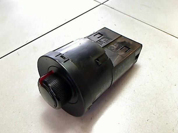 Foto: LICHTSCHALTER eines Seat Arosa 1.0 Combispace
