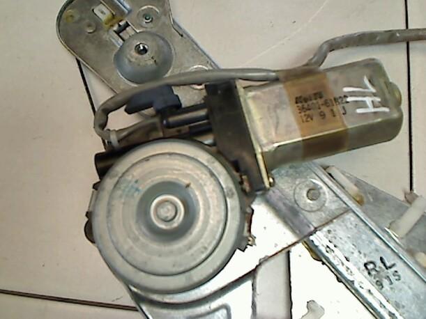 Foto: FENSTERHEBER HINTEN LINKS eines Mazda 626 2.0 TD Combispace