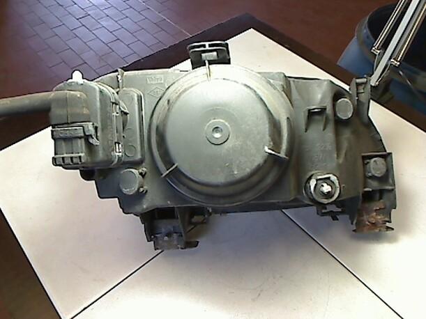 Foto: SCHEINWERFER LINKS eines Renault Megane 1.6 Combispace