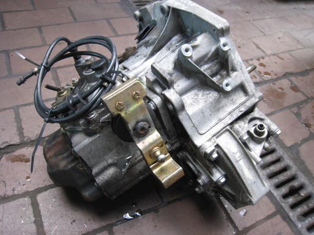 Foto: SCHALTGETRIEBE 5-GANG eines Fiat Punto 55 Combispace