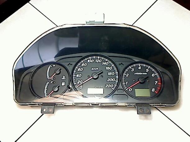 Foto: TACHOEINHEIT eines Mazda Premacy 1.9 Combispace