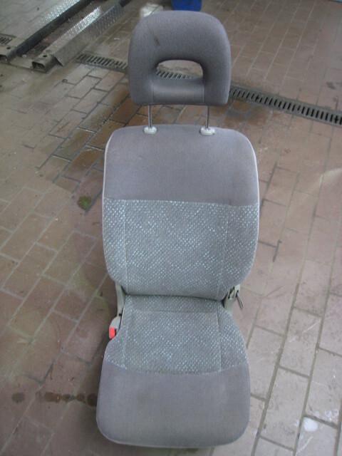 Foto: SITZ HINTEN MITTE eines Mazda Premacy 1.9 Combispace
