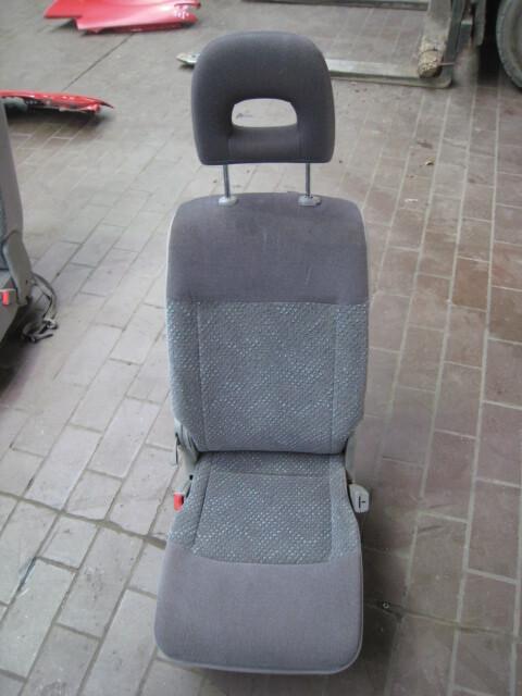 Foto: SITZ HINTEN LINKS eines Mazda Premacy 1.9 Combispace