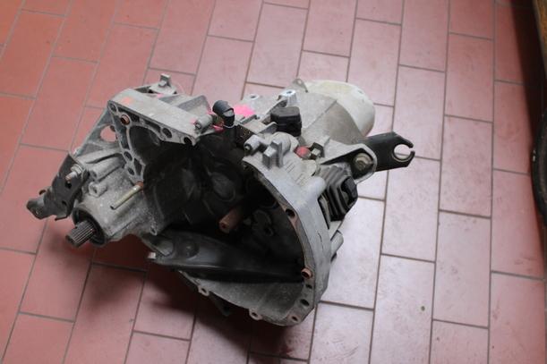 Foto: SCHALTGETRIEBE 5-GANG eines Renault Megane Cabriolet 1.6 Club