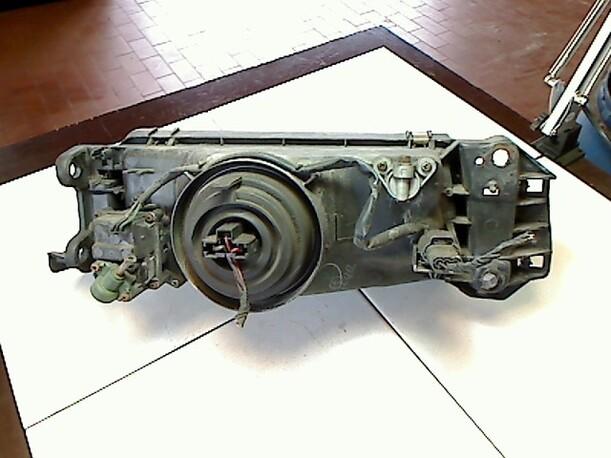 Foto: SCHEINWERFER LINKS eines Mazda 323 1.4i 16V