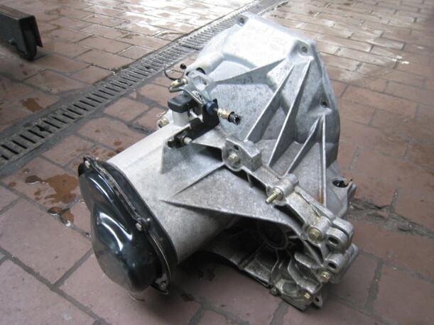 Foto: SCHALTGETRIEBE 5-GANG eines Ford Streetka 1.6 8V