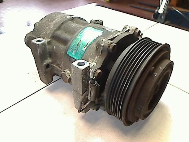 Foto: KOMPRESSOR KLIMAANLAGE eines Renault Laguna 1.8 16V